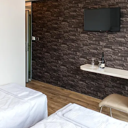 krevet i doručak Zam 4*